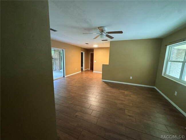 Foto del edificio - 722 Sherwood Ave