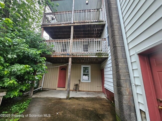 Building Photo - 14 Kulp Ave