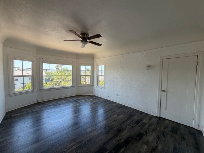 Foto del edificio - 2616 Edgehill Dr