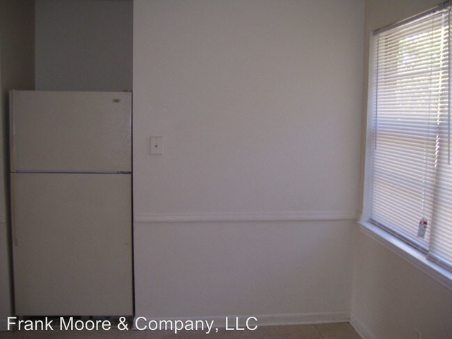 Building Photo - 6 Oak Forest Ln