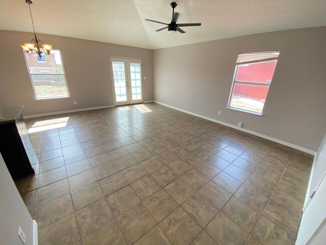 Building Photo - East El Paso 3 bed 2 bath