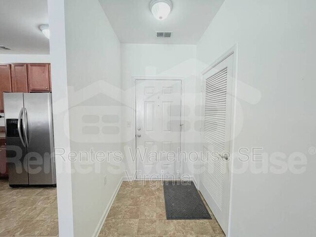Building Photo - 912 Southmoor Dr