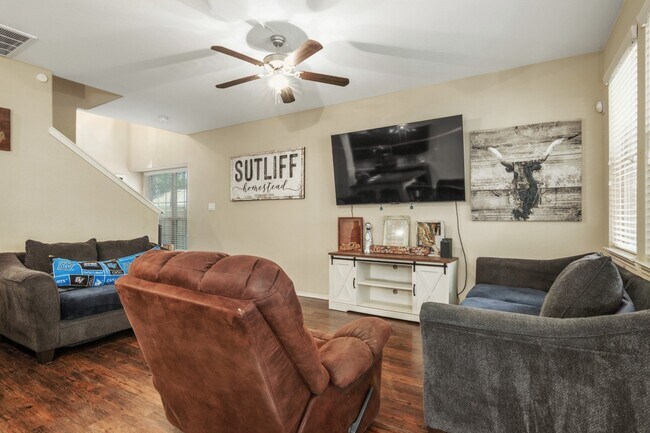 Foto del edificio - 1766 Parkside Shrs Ln