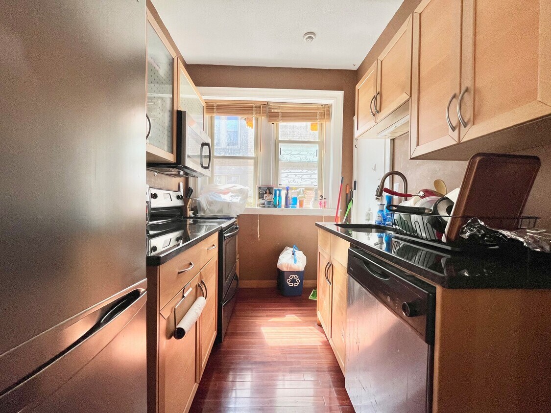 Foto principal - 1645 Commonwealth Ave