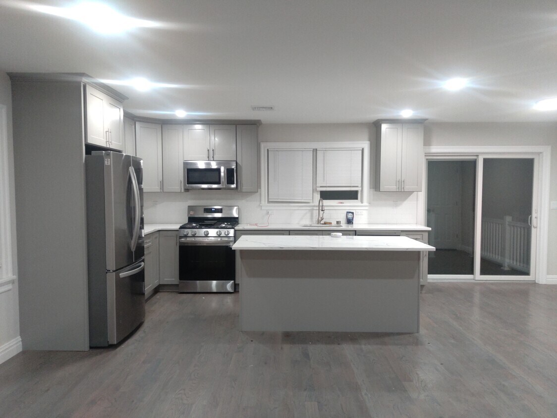 Kitchen/Living/Dining Room - 27 Church St