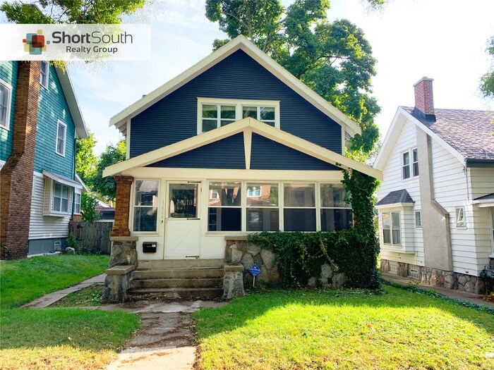 Primary Photo - 3 Bed 1 Bath Home For Rent in East Grand R...