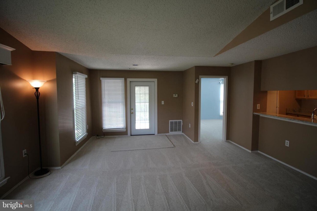 20952 Timber Ridge Terrace Unit 302, Ashburn, VA 20147 Room for Rent