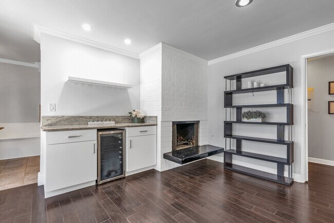 Building Photo - 1432 Yale St