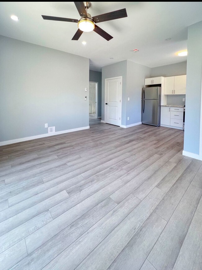 Building Photo - Apt C-Apt C-95 Leaside Drive Welland Ontario L3C 7B3