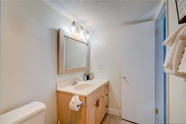 Foto del edificio - 1289 NE Ocean Blvd