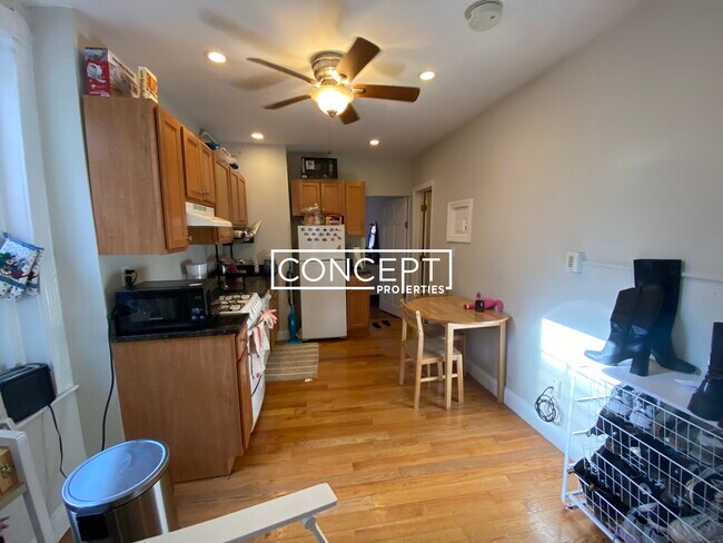 Building Photo - 70 Joy St