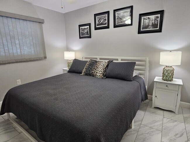 Foto del edificio - 1323 Bayshore Dr