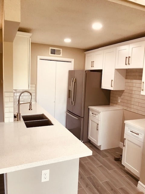 Foto del edificio - 8439 Sands Point Dr
