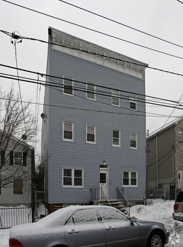 Primary Photo - 268 Forrest St