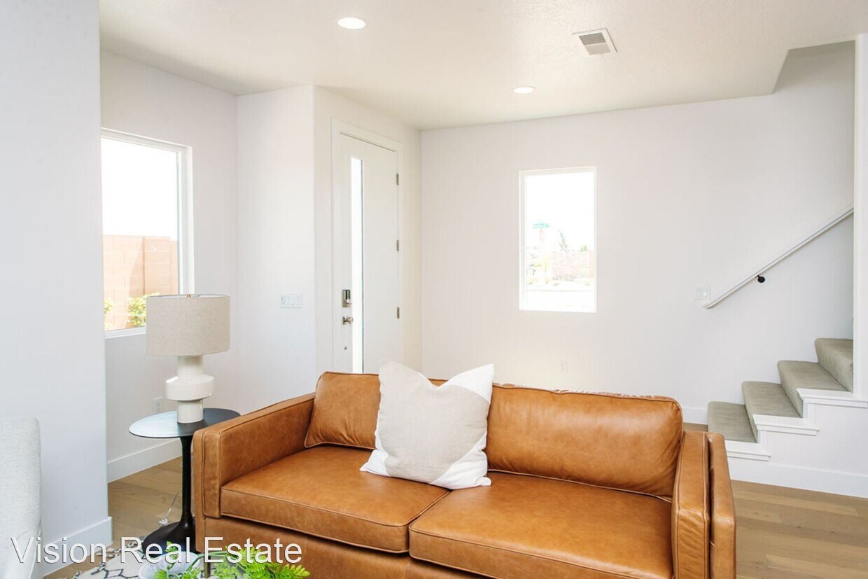 Primary Photo - 3 br, 2.5 bath House - 831 S Scarlet Oak Ln