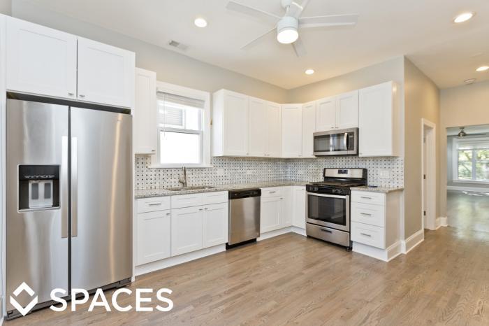 Primary Photo - 4 bedroom in Chicago IL 60613