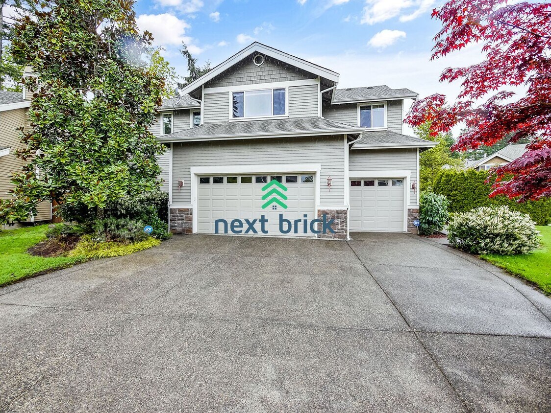 Primary Photo - Spacious Home in Desirable Bellevue Neighb...