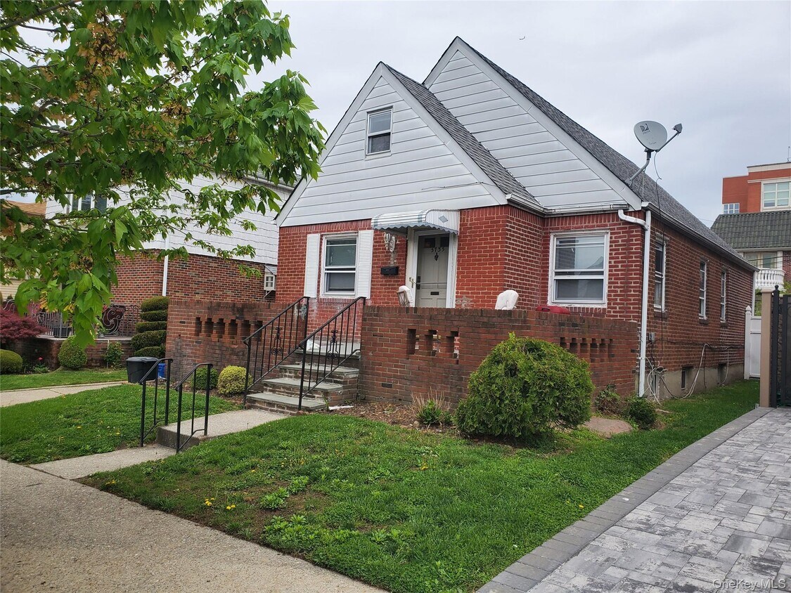 Foto principal - 57-35 Parsons Blvd