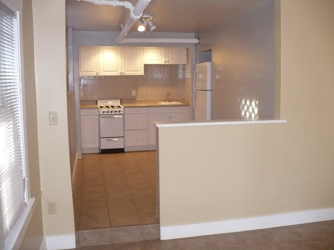 kitchen - 1213 E 10th St