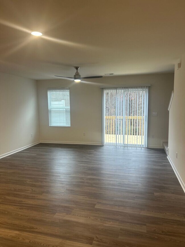 Building Photo - Brand New townhome in the heart of Newton!