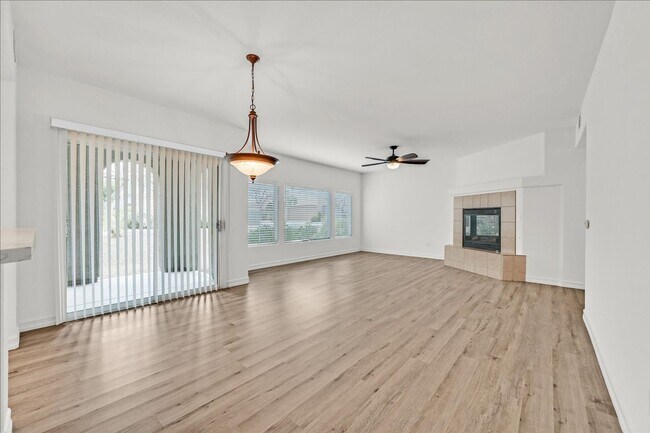 Foto del edificio - Large 1st Floor Condo in Summerlin