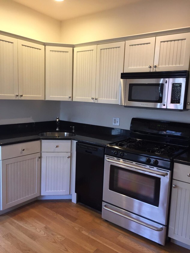 Foto principal - 840 E 2nd St