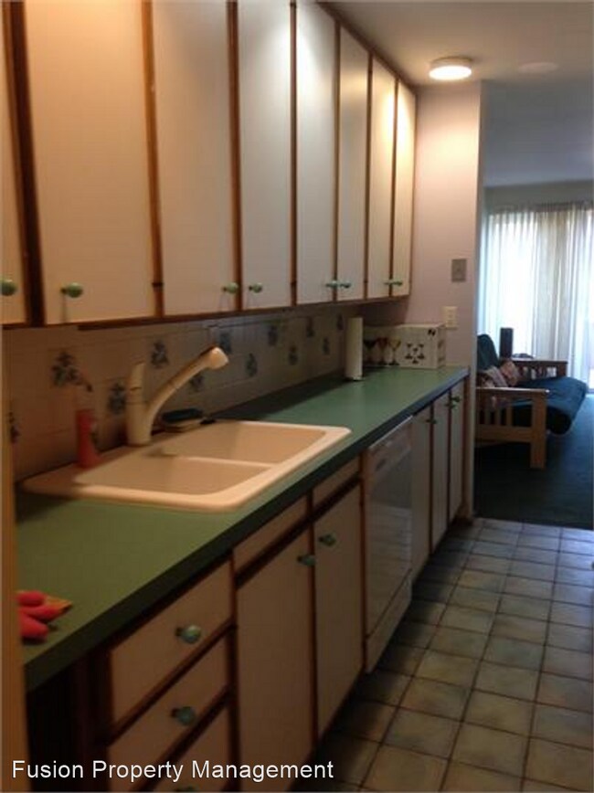 Foto del edificio - 4 br, 2.5 bath House - 388 College St, Unit 1