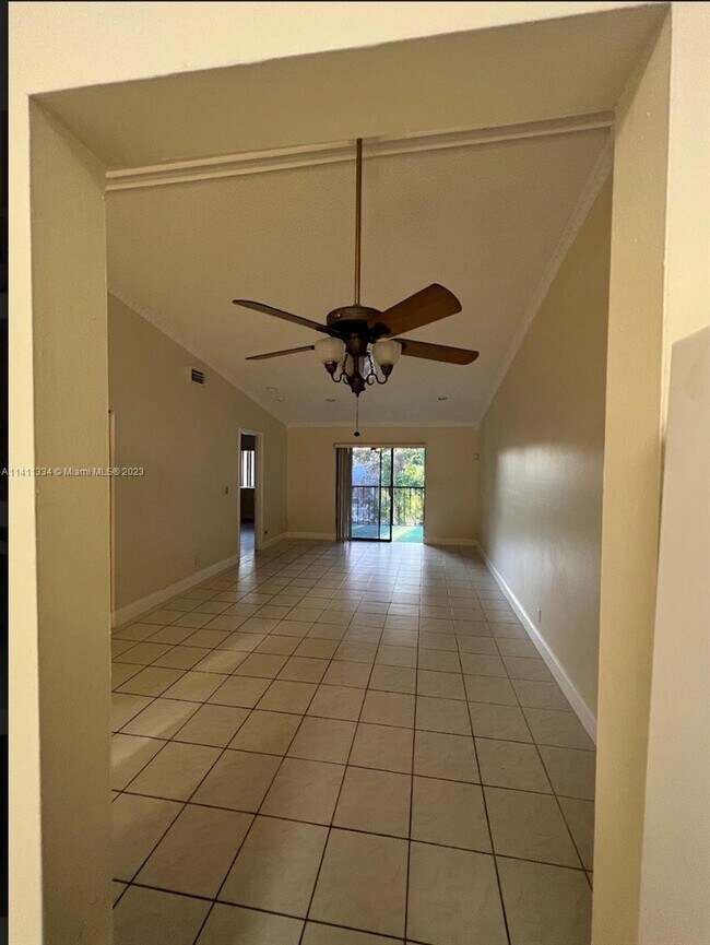 Foto del edificio - 3166 Coral Springs Dr
