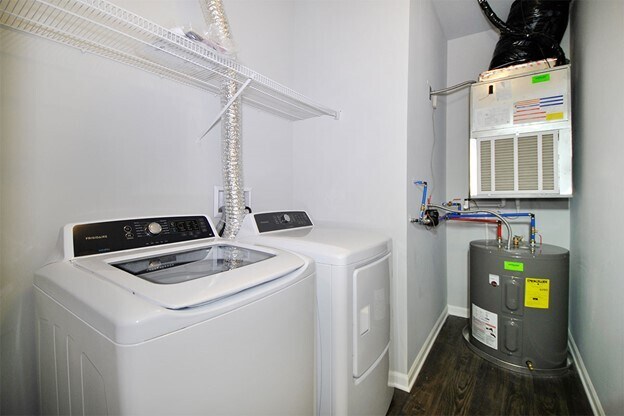 in unit laundry room - 800 Tosomock Cir
