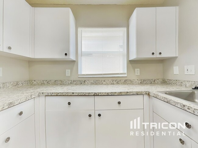 Foto del edificio - 828 Cape Cod Cir