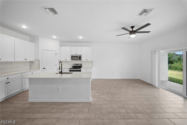 Foto del edificio - 715 Homer Ave S