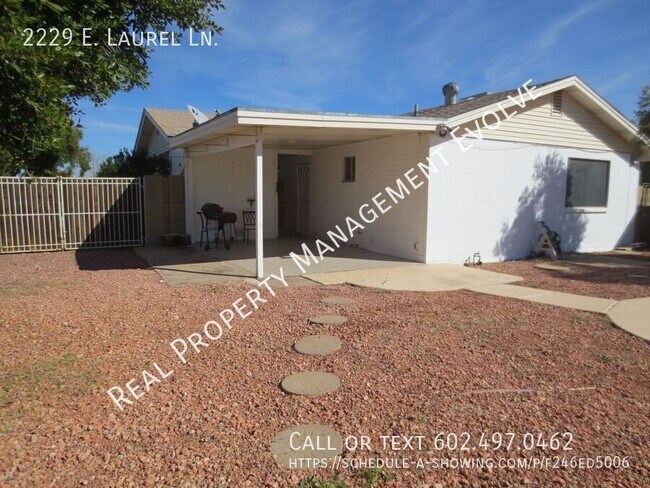 Foto del edificio - 2229 E Laurel Ln