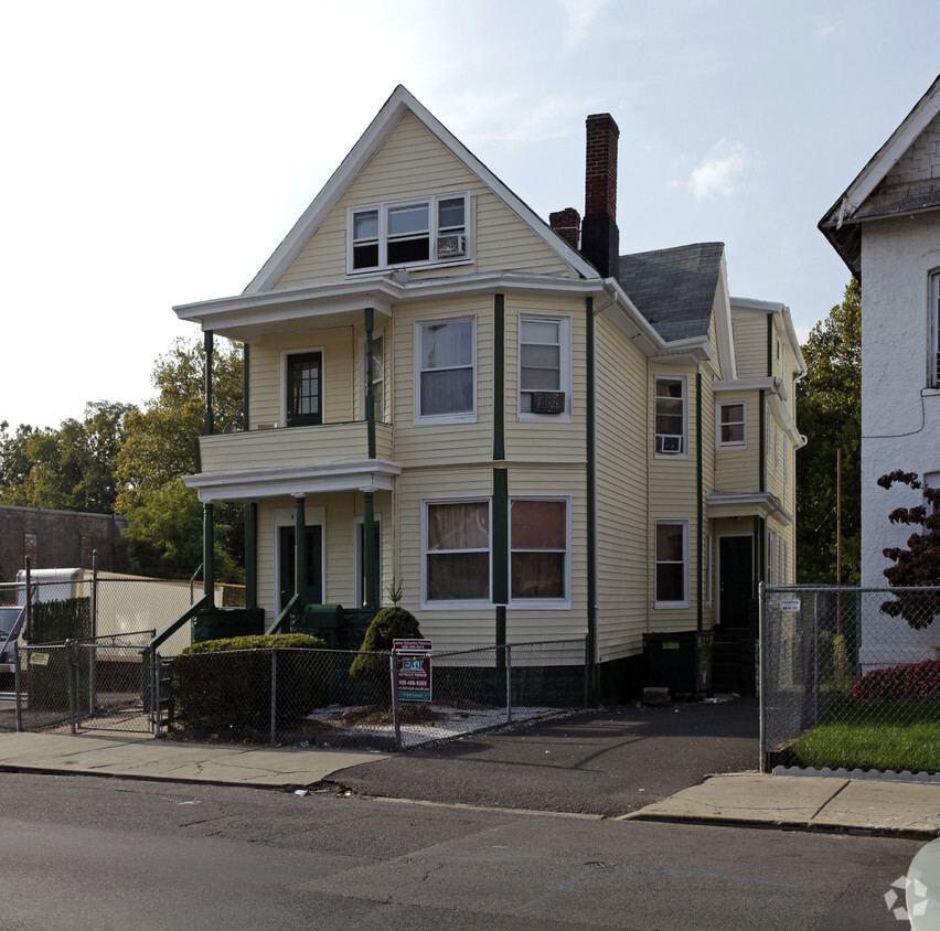 Building Photo - 424 W Front St