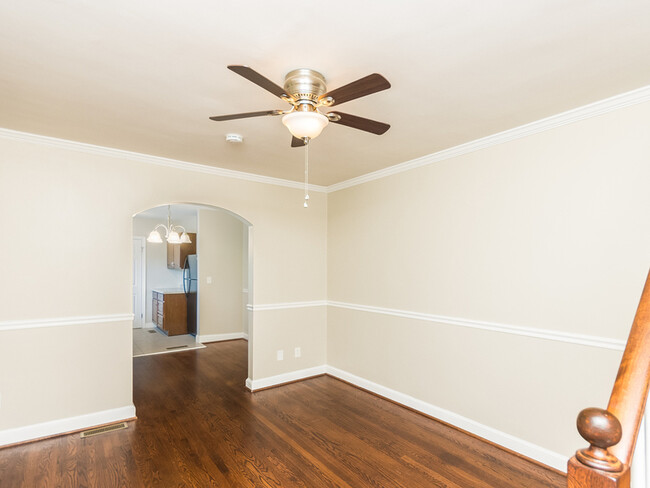 Building Photo - 2716 Schooley Dr
