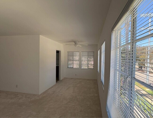 comedor - 15912 W Sunset Blvd