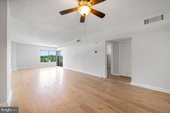 Building Photo - 9200 Edwards Way