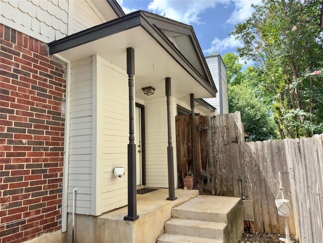 Building Photo - 2618 Alcott Ln
