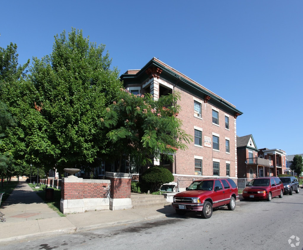 Primary Photo - Tovar Apartments