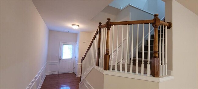 Building Photo - 2429 Fairlie Dr