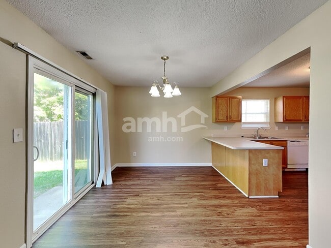 Building Photo - 6036 Draycott Dr