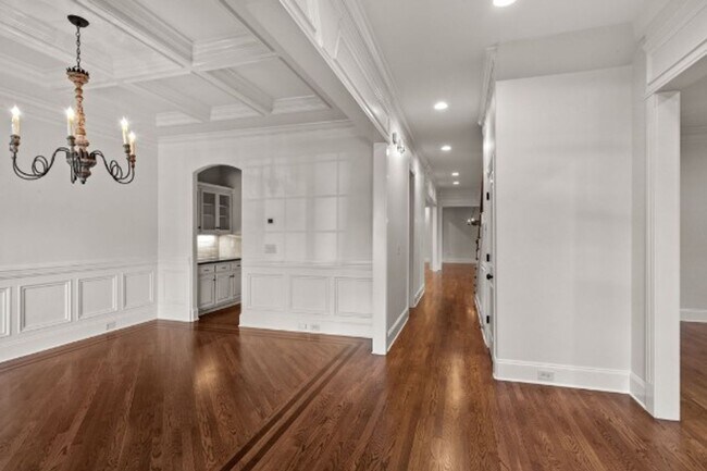 Foto del edificio - Impeccable Green Hills Home