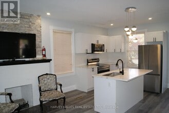 Building Photo - 70 Centre St W