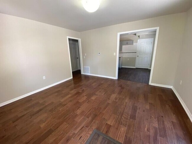 Building Photo - Beautiful remodeled home
