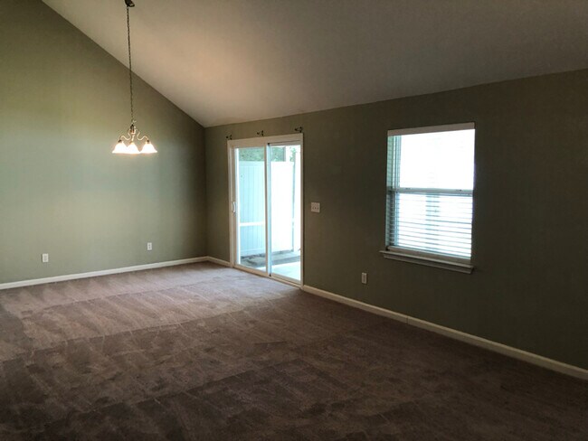 Foto del edificio - 304 Gary Cir