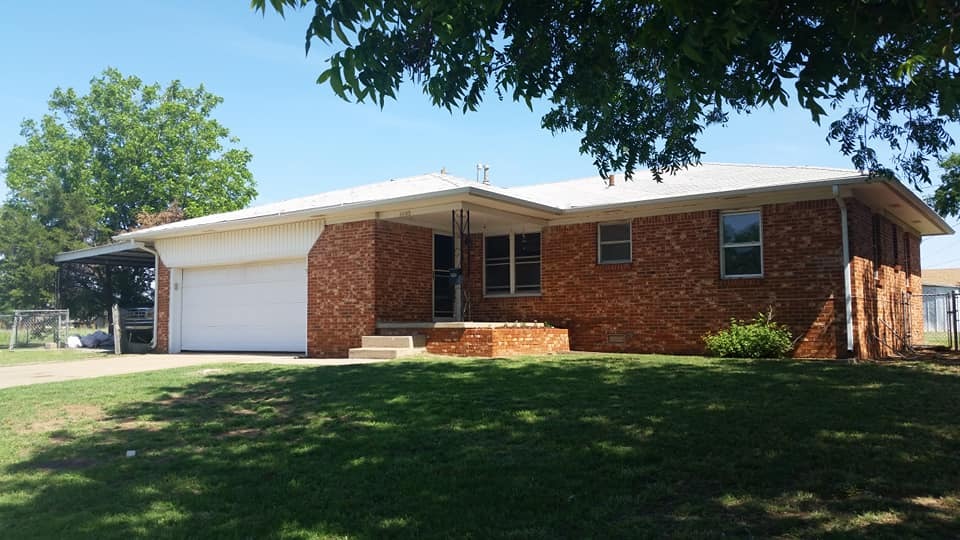 Beautiful brick home on a lot and a half. 2 car garage AND 2 car carport! - 1605 Wilson St