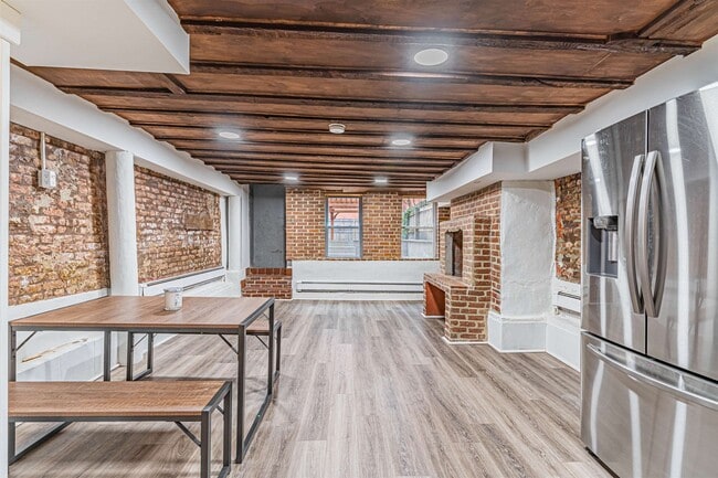 Foto del edificio - 218.5 York St