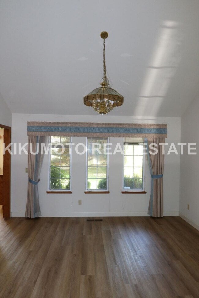 Photo - Riverlake 4 bedroom, 3 bath, 3 car home