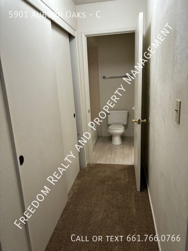 Building Photo - 5901 Auburn Oaks Dr, Bakersfield, CA 93306