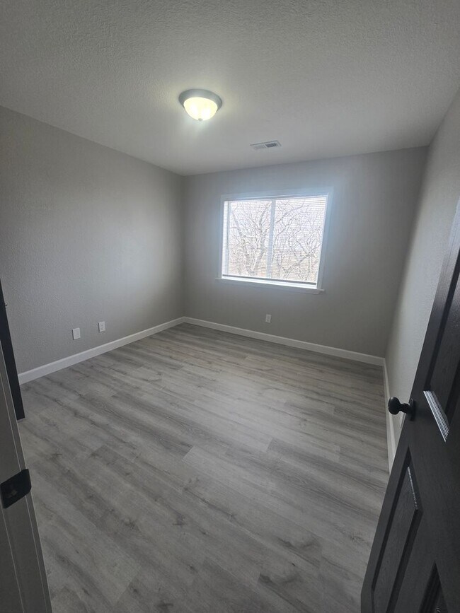 Foto del edificio - 2 Bedroom , 1 Bathroom Apartment!