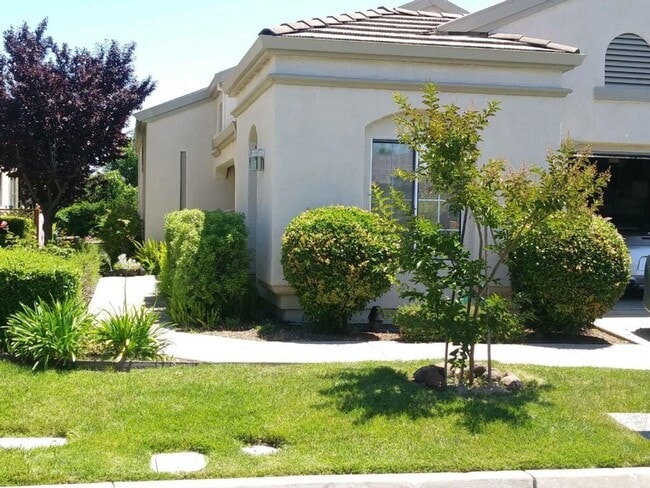 Building Photo - Summerset I in Brentwood-2/2 with Communit...